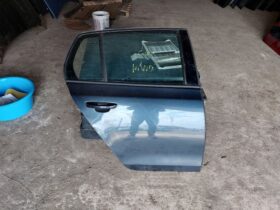 VW Jobb hátsó Ajtó (Részeivel)