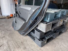 VW Jobb hátsó Ajtó (Részeivel)