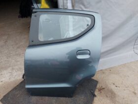 SUZUKI Bal hátsó Ajtó (Részeivel)