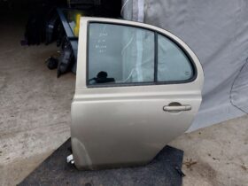 NISSAN Bal hátsó Ajtó (Részeivel)