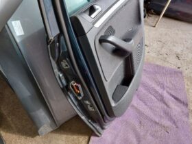 VW Jobb hátsó Ajtó (Részeivel)