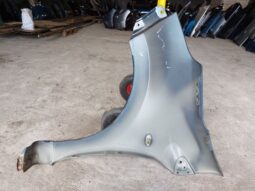 
										SUZUKI Jobb első Sárvédő full									