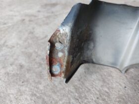 SUZUKI Jobb első Sárvédő