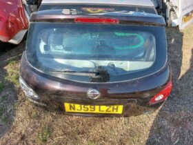 NISSAN Csomagtérajtó (Részeivel)