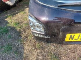 NISSAN Csomagtérajtó (Részeivel)