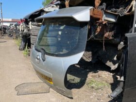 TOYOTA Csomagtérajtó (Részeivel)