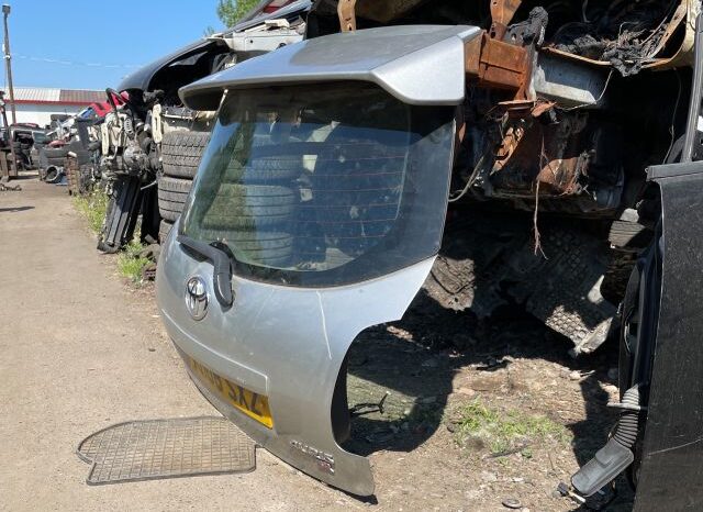 
								TOYOTA Csomagtérajtó (Részeivel) full									