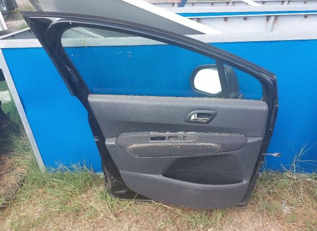 
								PEUGEOT Bal első Ajtó (Részeivel) full									