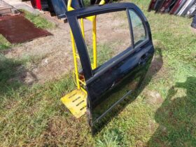 TOYOTA Bal hátsó Ajtó (Részeivel)