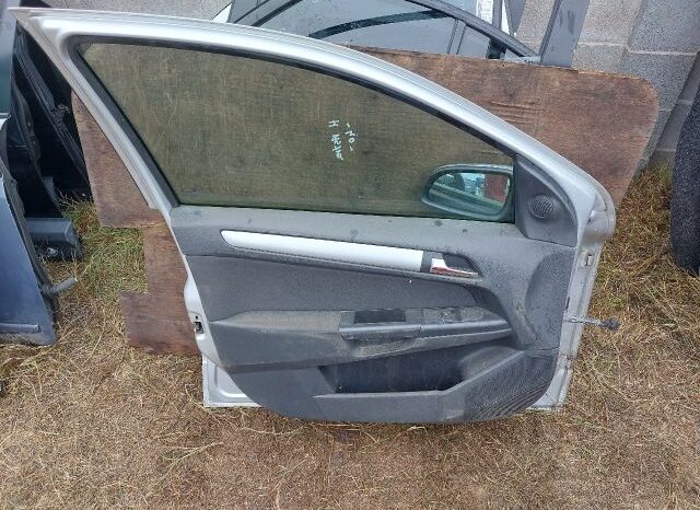 
								OPEL Bal első Ajtó (Részeivel) full									