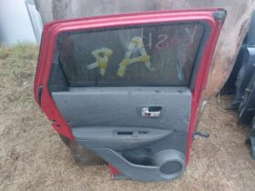 NISSAN Bal hátsó Ajtó (Részeivel)