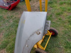 SUZUKI Jobb első Sárvédő
