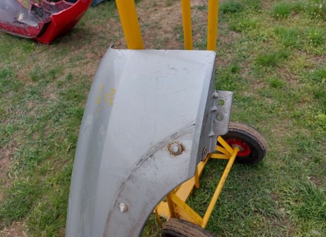 
								SUZUKI Jobb első Sárvédő full									