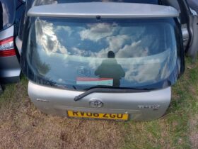 TOYOTA Csomagtérajtó (Részeivel)