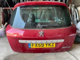 PEUGEOT Csomagtérajtó (Részeivel)
