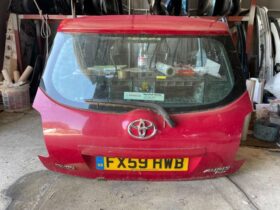 TOYOTA Csomagtérajtó (Részeivel)