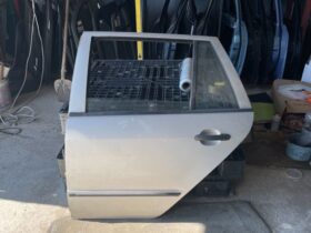 SKODA Bal hátsó Ajtó (Részeivel)