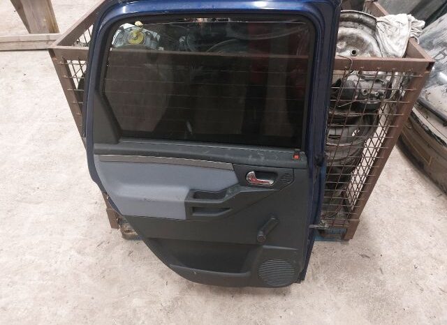 
								OPEL Bal hátsó Ajtó (Részeivel) full									