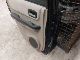 NISSAN Bal hátsó Ajtó (Részeivel)