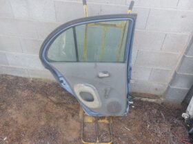 NISSAN Bal hátsó Ajtó (Részeivel)