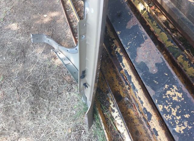 
								NISSAN Jobb első Sárvédő full									