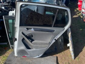 VW Jobb hátsó Ajtó (Részeivel)