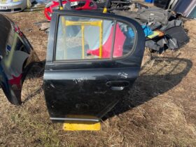 TOYOTA Bal hátsó Ajtó (Részeivel)