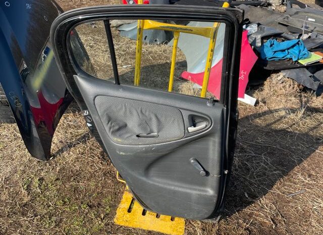 
								TOYOTA Bal hátsó Ajtó (Részeivel) full									