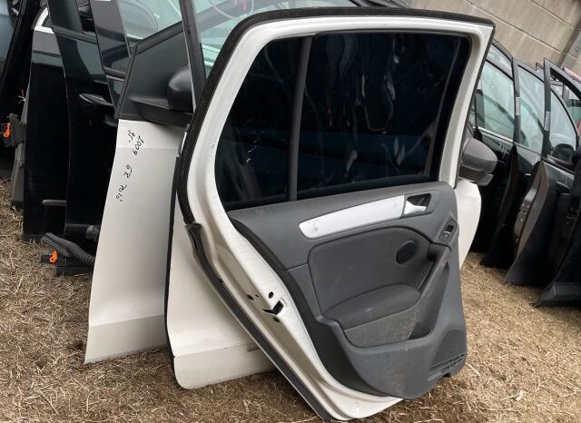 
								VW Bal hátsó Ajtó (Részeivel) full									
