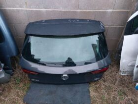 OPEL Csomagtérajtó (Részeivel)