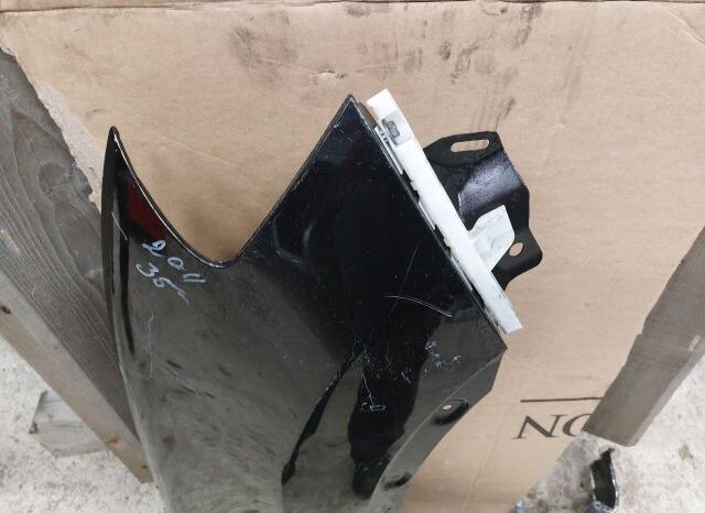 
								NISSAN Jobb első Sárvédő full									