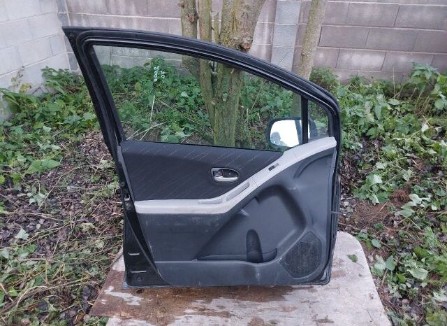 
								TOYOTA Bal első Ajtó (Részeivel) full									