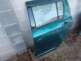 SUZUKI Bal hátsó Ajtó (Részeivel)