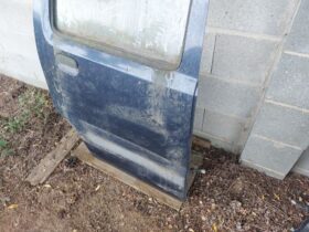 SUZUKI Jobb hátsó Ajtó (Részeivel)