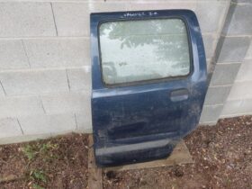 SUZUKI Bal hátsó Ajtó (Részeivel)