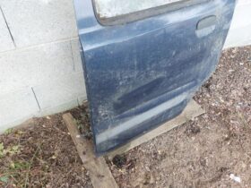 SUZUKI Bal hátsó Ajtó (Részeivel)