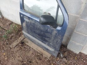 SUZUKI Jobb első Ajtó (Részeivel)