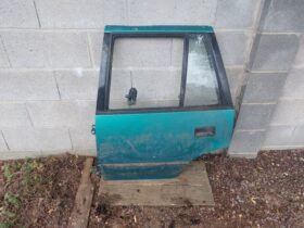 SUZUKI Jobb hátsó Ajtó (Részeivel)