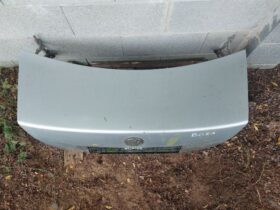 VW Csomagtérajtó (Részeivel)