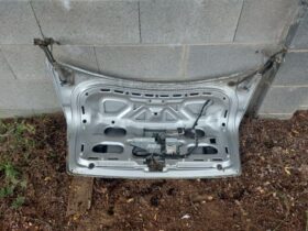 VW Csomagtérajtó (Részeivel)
