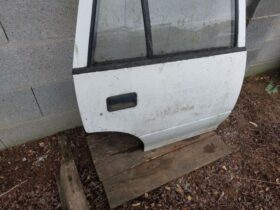 SUZUKI Jobb hátsó Ajtó (Részeivel)