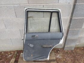SUZUKI Jobb hátsó Ajtó (Részeivel)