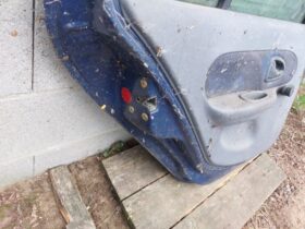 RENAULT Bal hátsó Ajtó (Részeivel)