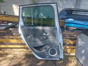 RENAULT Bal hátsó Ajtó (Részeivel)
