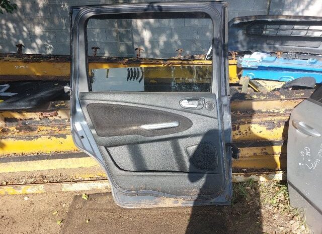 
								FORD Bal hátsó Ajtó (Részeivel) full									