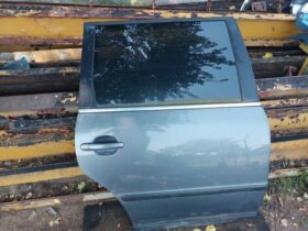 VW Jobb hátsó Ajtó (Részeivel)