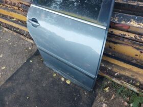 VW Jobb hátsó Ajtó (Részeivel)