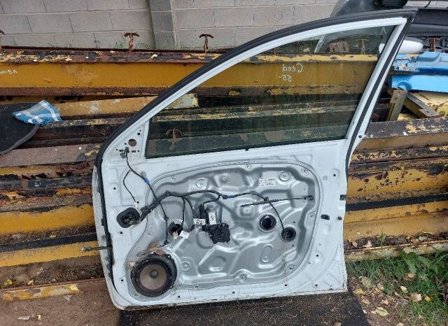 
								KIA Jobb első Ajtó (Részeivel) full									