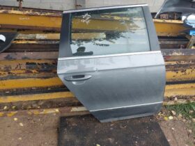 VW Jobb hátsó Ajtó (Részeivel)