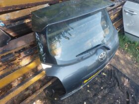 TOYOTA Csomagtérajtó (Részeivel)